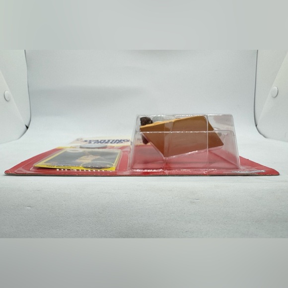 Starting Line-Up 1991 Magic Johnson Basketball Action Figure with Card & Coin - Picture 5 of 8